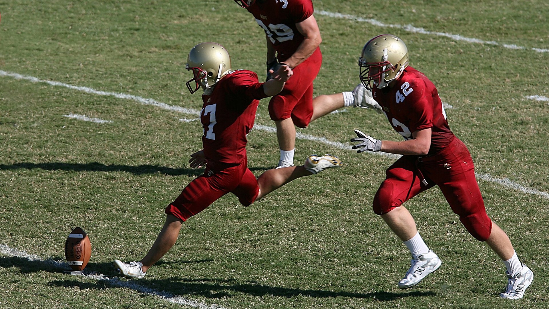 “校园足球竞技水平不断提升,青少年展现青春风采”,青少年校园足球联赛口号